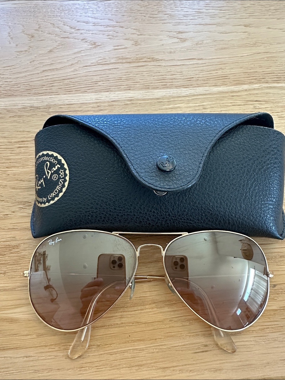 Ray-Ban unisex Gold Frame Aviator Sunglasses with Brown Gradient Lenses